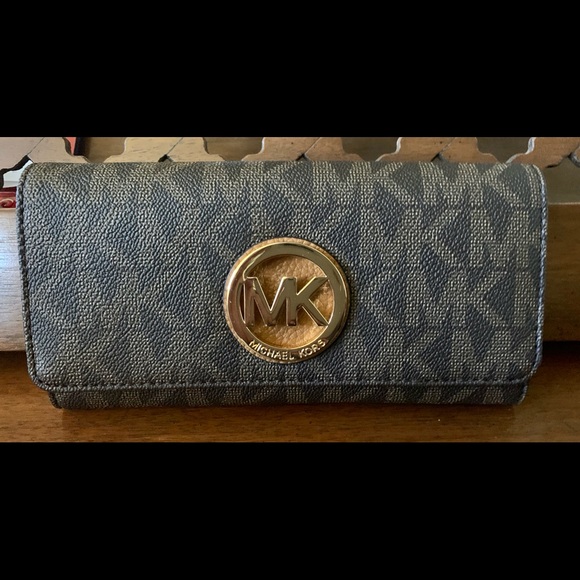Michael Kors Handbags - NWT Michael Kors FULTON Wallet Michael Kors Handbags - NWT Michael Kors FULTON Wallet